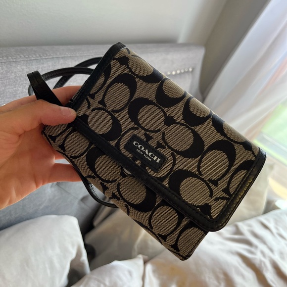 Early 2K Coach Crossbody - Picture 1 of 5